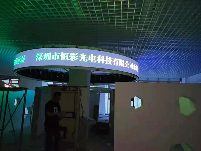 成都倍恩乐缤果幼儿园P2.5环形蓝狮娱乐显示屏